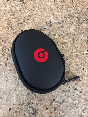 Beats Black Zip Hard Case with Red Logo. Like New!